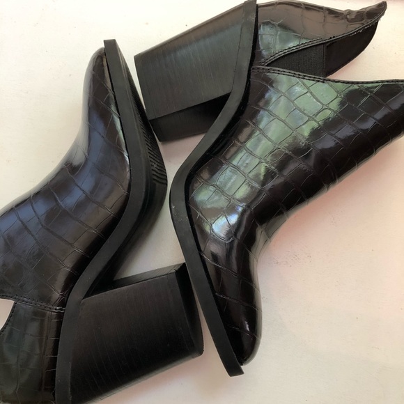 Steve Madden Leve Block Heel Boot - Picture 11 of 15